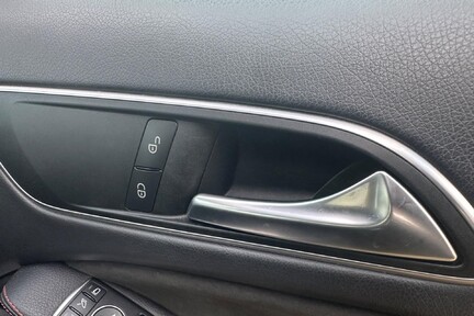 Mercedes-Benz GLA Class GLA 220 D 4MATIC AMG LINE PREMIUM 29