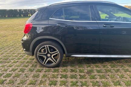 Mercedes-Benz GLA Class GLA 220 D 4MATIC AMG LINE PREMIUM 37