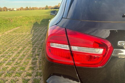 Mercedes-Benz GLA Class GLA 220 D 4MATIC AMG LINE PREMIUM 38