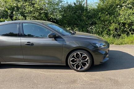 Ford Focus ST-LINE X 4