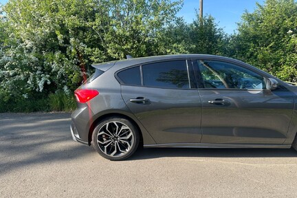 Ford Focus ST-LINE X 8
