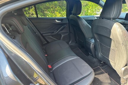 Ford Focus ST-LINE X 13