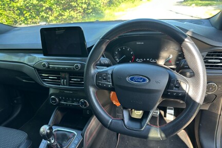 Ford Focus ST-LINE X 14