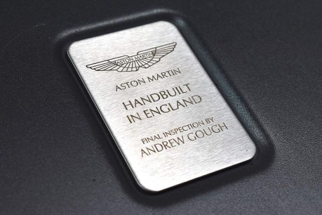 Aston Martin Vantage V8 11