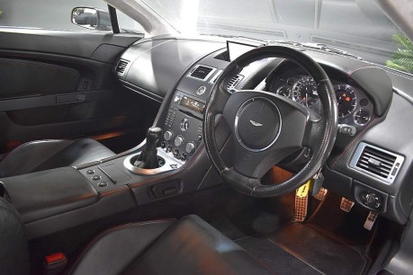 Aston Martin Vantage V8 39
