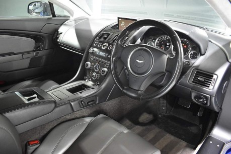 Aston Martin Vantage V8 38