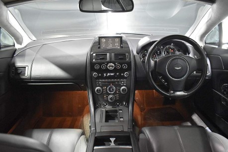Aston Martin Vantage V8 44