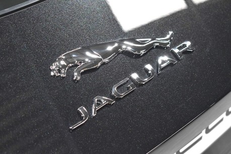 Jaguar F-Type R 18