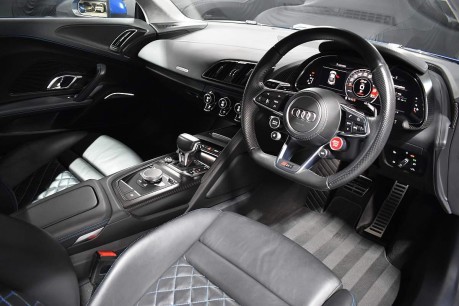 Audi R8 V10 PLUS QUATTRO 30