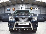 Toyota Hilux INVINCIBLE 4X4 D-4D DCB 8