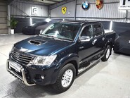 Toyota Hilux INVINCIBLE 4X4 D-4D DCB 10