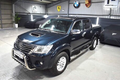 Toyota Hilux INVINCIBLE 4X4 D-4D DCB 10