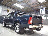 Toyota Hilux INVINCIBLE 4X4 D-4D DCB 13