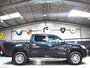 Toyota Hilux INVINCIBLE 4X4 D-4D DCB 18