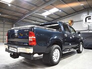 Toyota Hilux INVINCIBLE 4X4 D-4D DCB 21