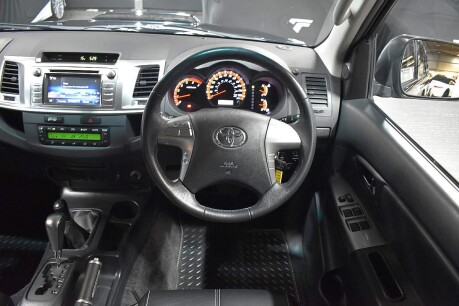 Toyota Hilux INVINCIBLE 4X4 D-4D DCB 36