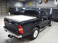 Toyota Hilux INVINCIBLE 4X4 D-4D DCB 22