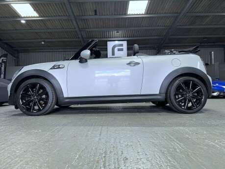 Mini Convertible COOPER S 23