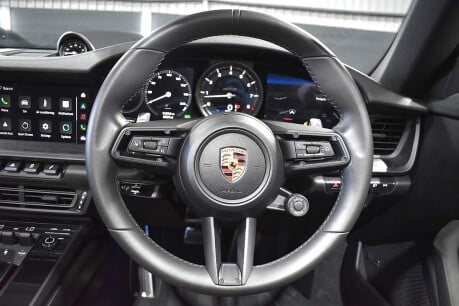 Porsche 911 CARRERA 4 GTS 56