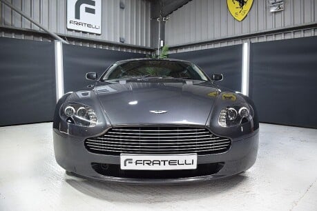 Aston Martin Vantage V8 11