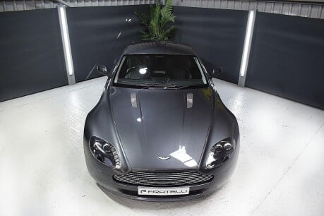 Aston Martin Vantage V8 4