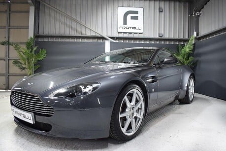 Aston Martin Vantage V8 14