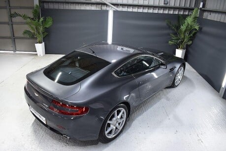 Aston Martin Vantage V8 31