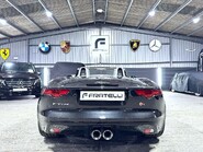 Jaguar F-Type V6 S 32