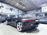 Jaguar F-Type V6 S 23
