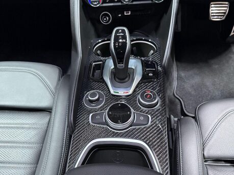 Alfa Romeo Giulia V6 BITURBO QUADRIFOGLIO 37