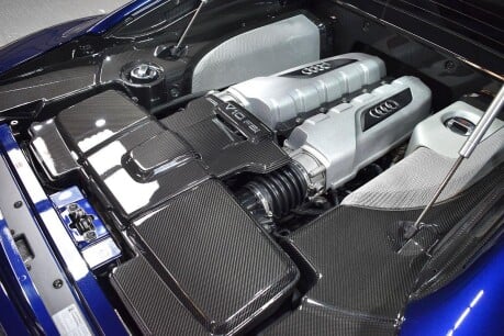 Audi R8 5.2 FSI V10 Plus S Tronic quattro Euro 5 2dr 32