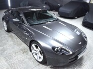 Aston Martin Vantage V8 4