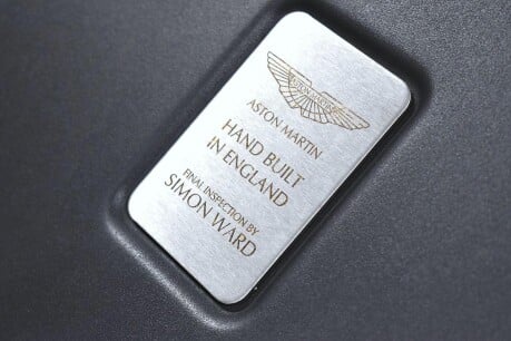 Aston Martin Vantage V8 10