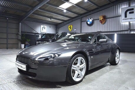 Aston Martin Vantage V8 11