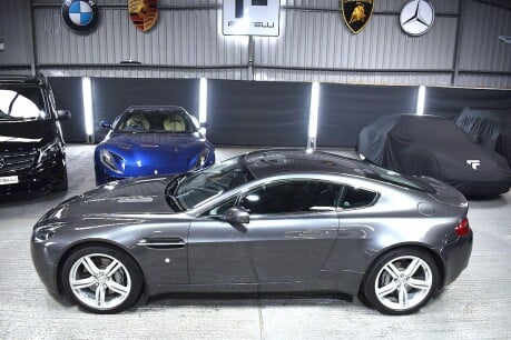 Aston Martin Vantage V8 13