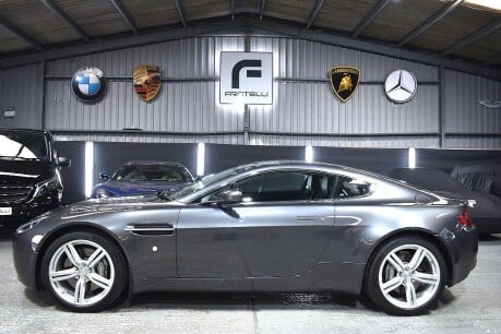 Aston Martin Vantage V8 14
