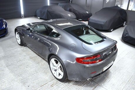 Aston Martin Vantage V8 16