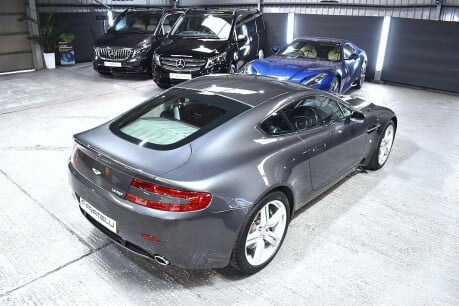 Aston Martin Vantage V8 22