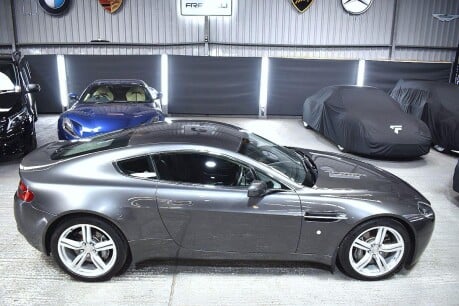 Aston Martin Vantage V8 23