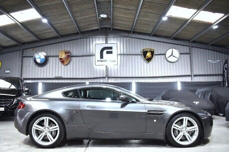 Aston Martin Vantage V8 24