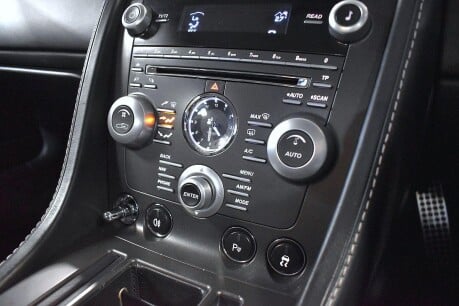 Aston Martin Vantage V8 30