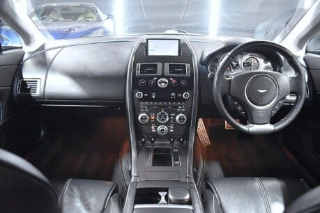Aston Martin Vantage V8 33