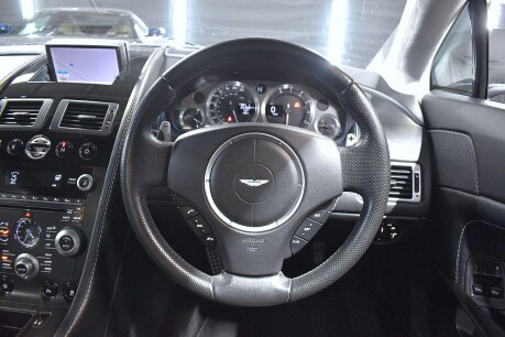 Aston Martin Vantage V8 34