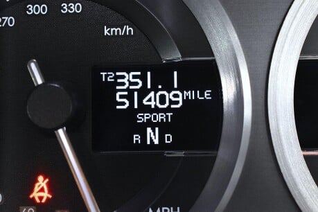 Aston Martin Vantage V8 36