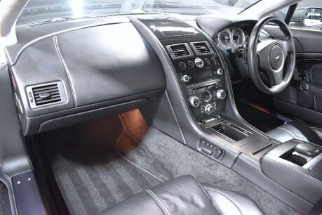 Aston Martin Vantage V8 38