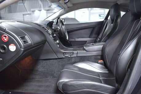 Aston Martin Vantage V8 39