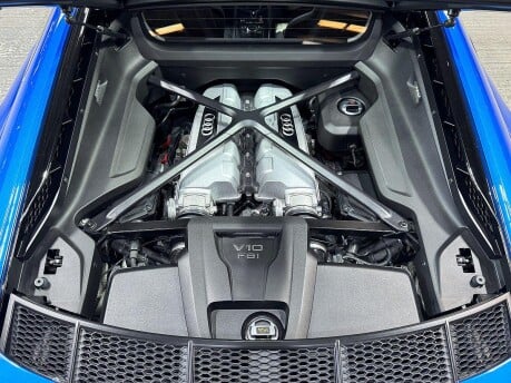 Audi R8 5.2 FSI V10 Plus S Tronic quattro Euro 6 (s/s) 2dr 18