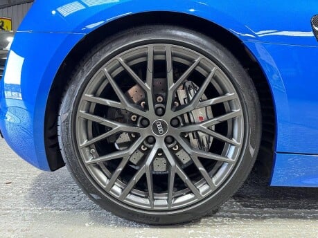 Audi R8 5.2 FSI V10 Plus S Tronic quattro Euro 6 (s/s) 2dr 29