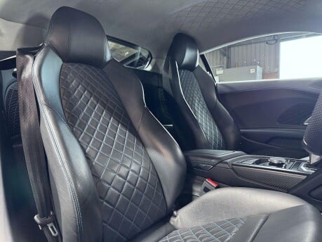 Audi R8 5.2 FSI V10 Plus S Tronic quattro Euro 6 (s/s) 2dr 31
