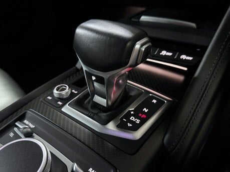 Audi R8 5.2 FSI V10 Plus S Tronic quattro Euro 6 (s/s) 2dr 36
